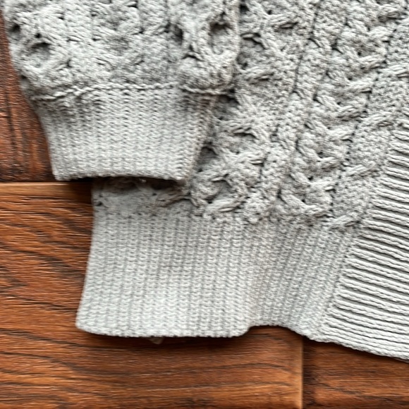 Abercrombie & Fitch Sweater - Size Medium - Picture 4 of 10